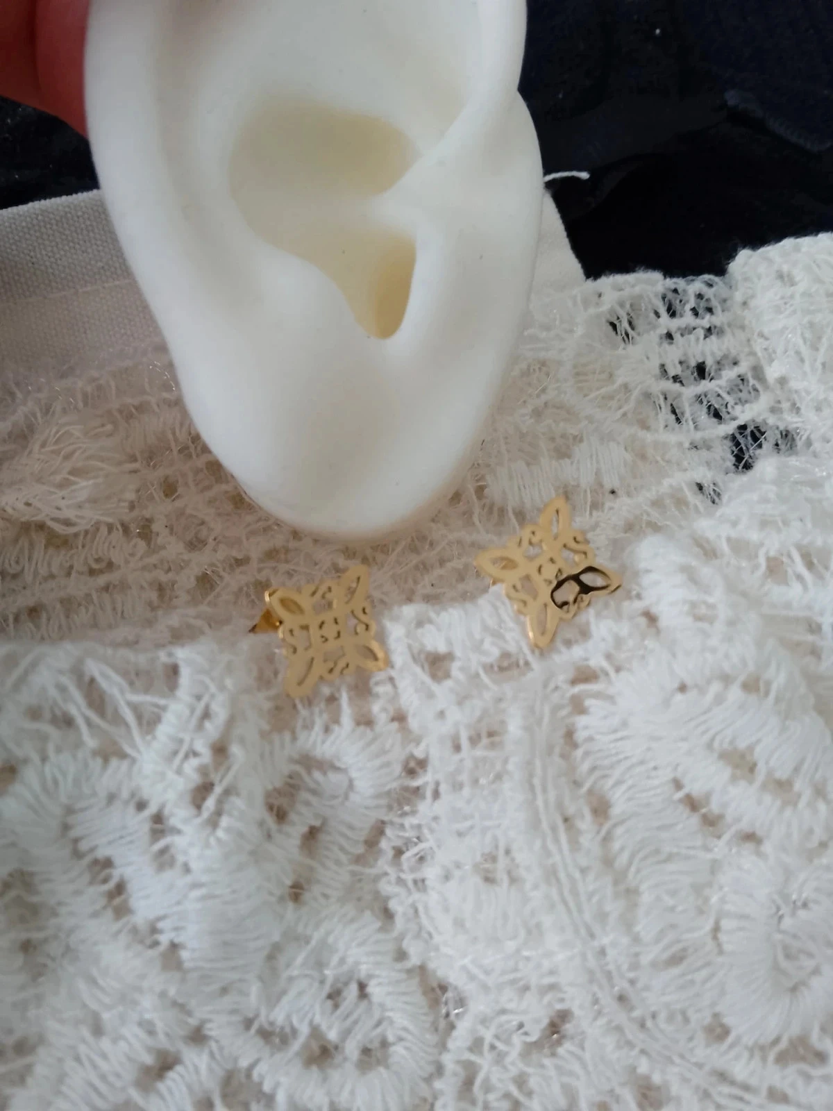 Pendientes de nudo de bruja de acero inoxidable dorado – photo 3